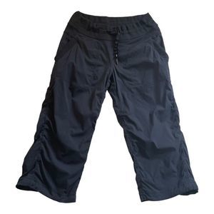 Lululemon women’s black pants Size6